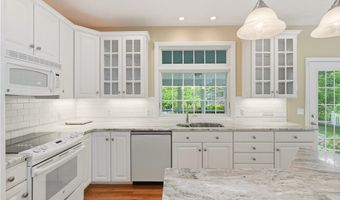 815 Centerville Trl, Aurora, OH 44202