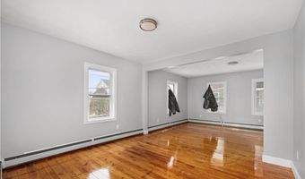 35 Central St, Lincoln, RI 02838