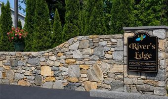 5 Rivers Edge Dr, Coventry, RI 02816