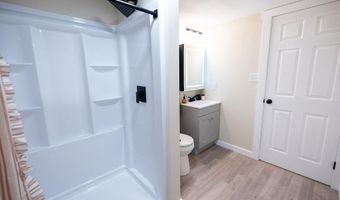 1217 W 3rd St, Anderson, IN 47304