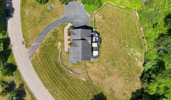 3 Walnut Trl, Andover, NJ 07860