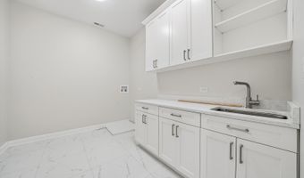 926 E Crest Ave, Addison, IL 60101