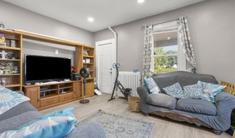 15 New Ln, Cromwell, CT 06416