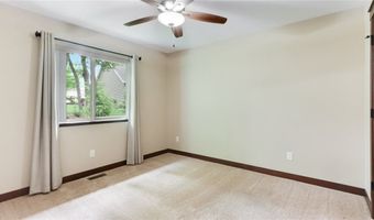 2811 Swallowtail Ct, Altoona, WI 54720