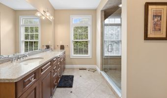 13 Stonegate Cir, Cheshire, CT 06410