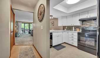255 PORTAGE LAKES Dr, Akron, OH 44319