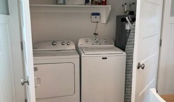 102 W Dobbs St, Atlantic Beach, NC 28512