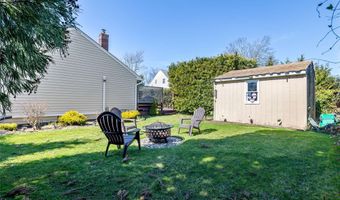 33 Marion Rd, Amityville, NY 11701