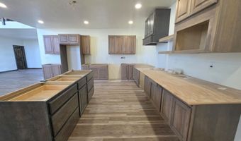 38515 129th St, Aberdeen, SD 57401
