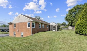 31 SPRINGCREST Dr, Akron, PA 17501
