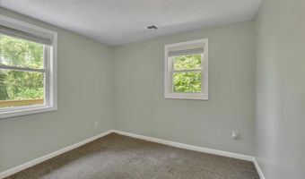 68 Old Oak Trl, Coventry, CT 06238