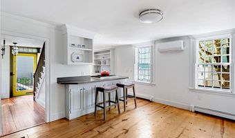 42 Second St, Newport, RI 02840