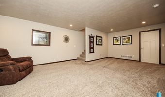 2720 E Sunburst Dr, Brandon, SD 57005