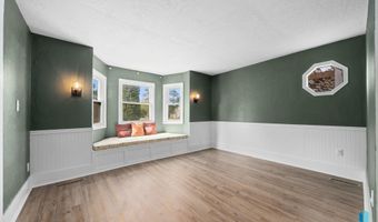 606 N 3rd St, Beresford, SD 57004