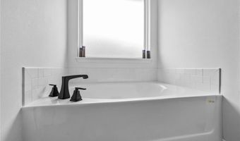 6102 NW Hoover St, Bentonville, AR 72713