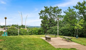 1101 S ARLINGTON RIDGE Rd 212, Arlington, VA 22202