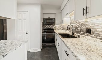 33 Bay Path Way 33, Branford, CT 06405