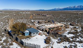 18 Outlander Dr, Carson, NM 87517