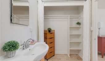 2166 Palolo Ave, Honolulu, HI 96816