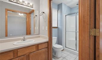 1003 Lisa Ct, Baldwin City, KS 66006