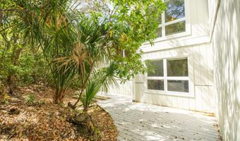 8 Racerunner Ct, Bald Head Island, NC 28461