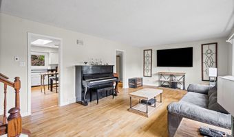219 W Appletree Ln, Arlington Heights, IL 60004