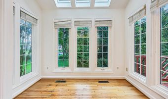 21208 HEDGEROW Ter, Ashburn, VA 20147