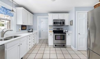 221 Trinity St, Warwick, RI 02886