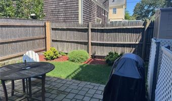 35 Elm St B, Newport, RI 02840