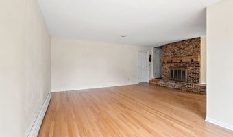 1909 N NICHOLAS St, Appleton, WI 54914