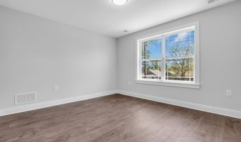 512 Seaman Ave, Beachwood, NJ 08722