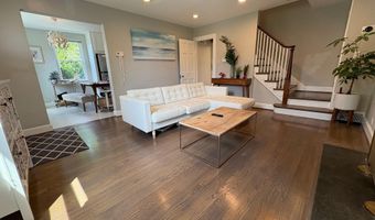 2011 N UPTON St, Arlington, VA 22207