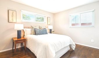 132 N GLADDEN St N, Alexandria, VA 22304
