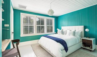 30 Hand Ln, Amagansett, NY 11930