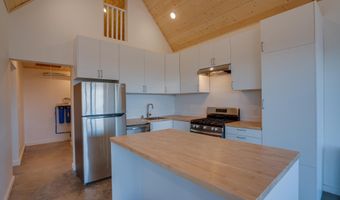 8 Quonset Way, Carson, NM 87517