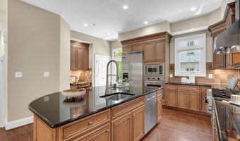 1818 POTOMAC GREENS Dr, Alexandria, VA 22314