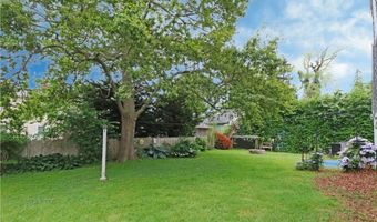 23 Sherman Ln, Middletown, RI 02842