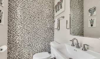 3227 N Heritage Ln, Arlington Heights, IL 60004