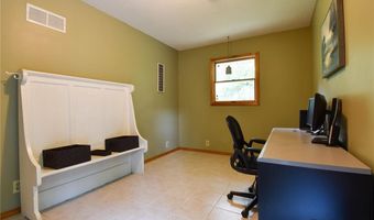 5557 Schuetz Ln, Alhambra, IL 62001