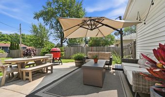 301 Walnut Ln, Apple Valley, MN 55124