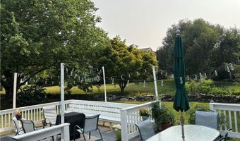 28 Mast Ct, Middletown, RI 02842
