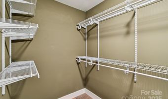 8 Apple Ln, Asheville, NC 28804