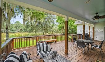 30 Dolphin Point Dr, Beaufort, SC 29907