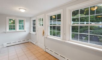 35 Lakewood Cir N, Manchester, CT 06040