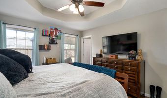 1813 Edgewood Dr, Aurora, MO 65605