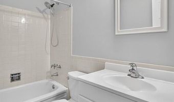 2358 Hidden Meadow Ln, Ballwin, MO 63021