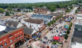 208 S Main St, Algonquin, IL 60102