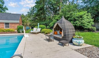 11806 E Arbor Dr, Anchorage, KY 40223