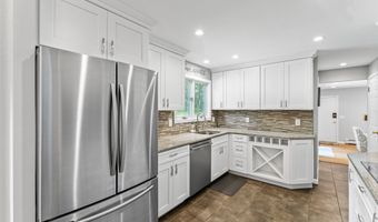 33 Ridgedale Rd, Bethel, CT 06801