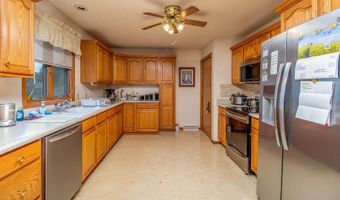 1329 W 51ST St, Davenport, IA 52806